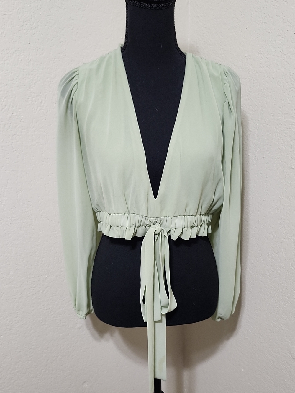 Gianni Bini Sage Green Plunging V-Neck Tie-Front Crop Blouse - Size XS Deep V